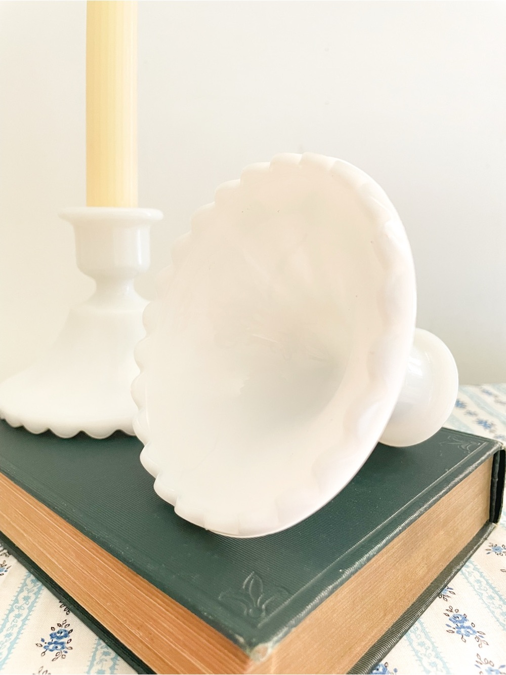 Vintage White Milk Glass Taper Candle Holders Pair - Scalloped Pie Crust Base - Picture 10 of 13